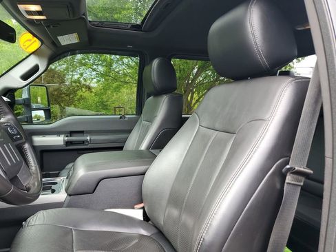 Used 2015 Ford F250 Lariat w/ Lariat Ultimate Package AWD/4WD image 16