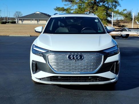 Used 2022 Audi Q4 e-tron Premium Plus image 8