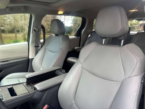 Used 2024 Toyota Sienna XLE image 17