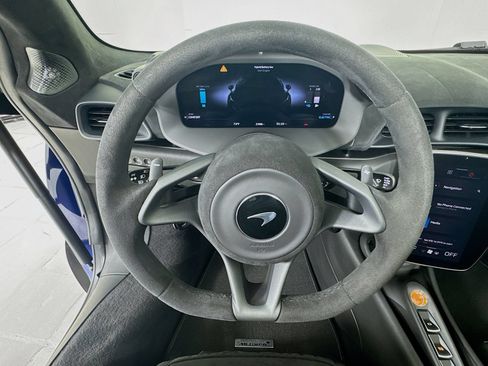 Used 2025 McLaren Artura Spider RWD image 11