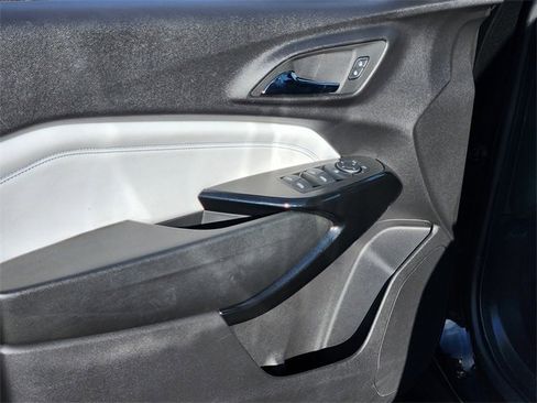 Used 2025 Chevrolet Trax LT image 16