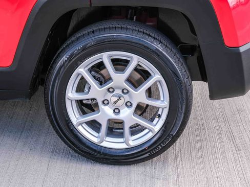 Used 2023 Jeep Renegade Latitude AWD/4WD image 7