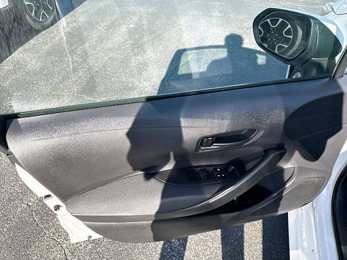 Used 2022 Toyota Corolla LE FWD image 17