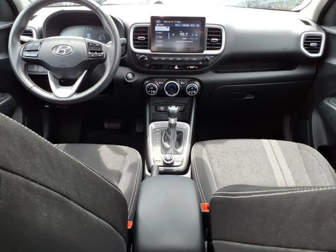 Used 2025 Hyundai Venue SEL FWD image 13