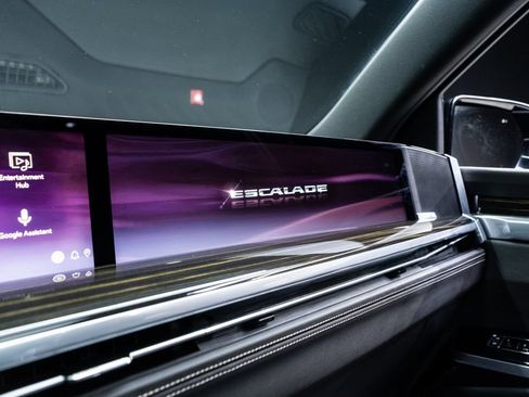 Used 2025 Cadillac Escalade ESV Premium Luxury RWD image 34