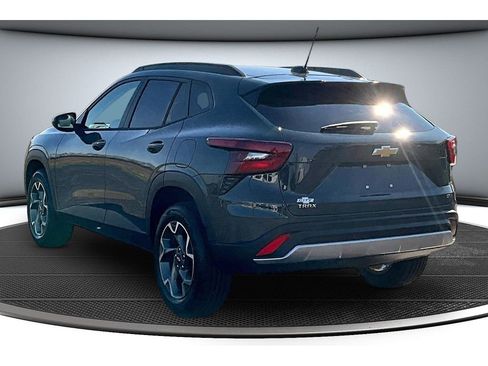 New 2026 Chevrolet Trax LT w/ Driver Confidence Package FWD image 4