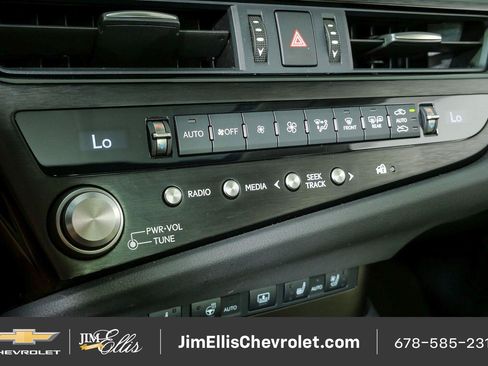 Used 2025 Lexus ES 350 Ultra Luxury w/ Accessory Package (Z2) FWD image 17