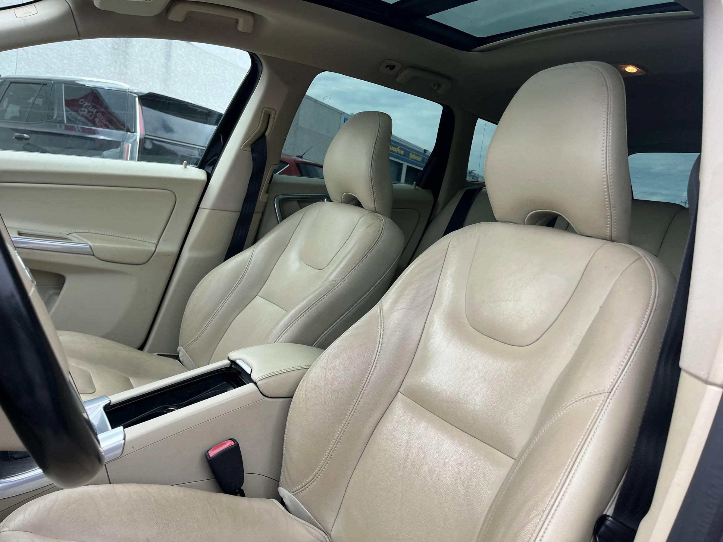 Used 2015 Volvo XC60 T5 AWD/4WD image 10