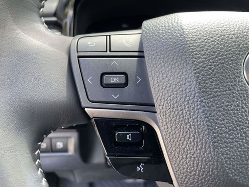 Used 2025 Toyota Camry SE w/ Multimedia Upgrade Package FWD image 9