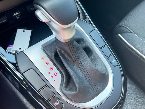 Certified 2024 Kia Forte GT-Line FWD image 17