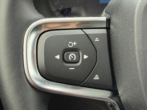 Certified 2025 Volvo XC40 B5 Plus AWD/4WD image 18