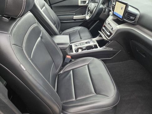 Used 2023 Ford Explorer XLT w/ Equipment Group 202A image 4