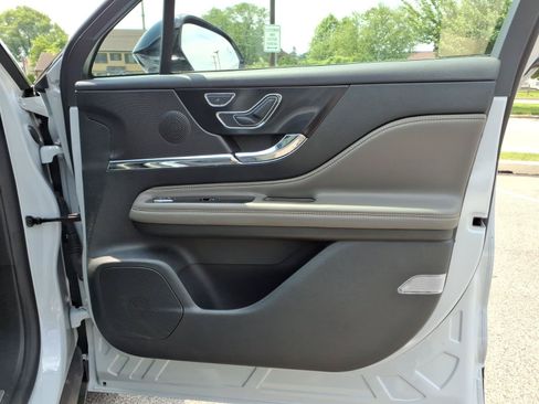 Certified 2025 Lincoln Corsair AWD w/ Equipment Group 101A image 30