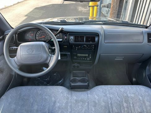Used 2000 Toyota Tacoma 2WD Regular Cab image 14