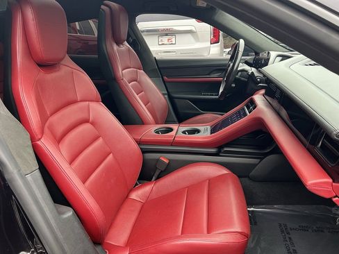 Used 2020 Porsche Taycan Turbo image 27