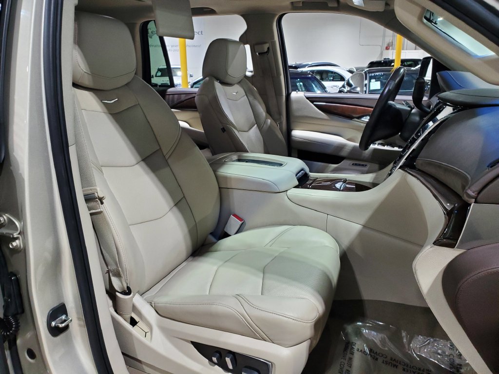 Used 2017 Cadillac Escalade Premium Luxury AWD/4WD image 13