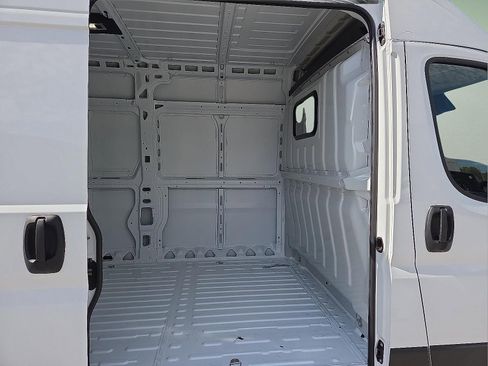 New 2026 RAM ProMaster 2500 w/ Convenience Group FWD image 9