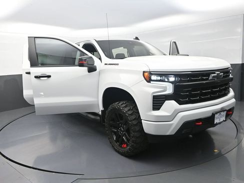 Used 2024 Chevrolet Silverado 1500 RST w/ Redline Edition AWD/4WD image 32