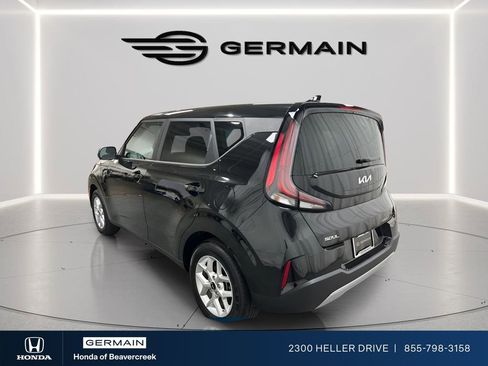 Used 2025 Kia Soul LX w/ LX Technology Package FWD image 5
