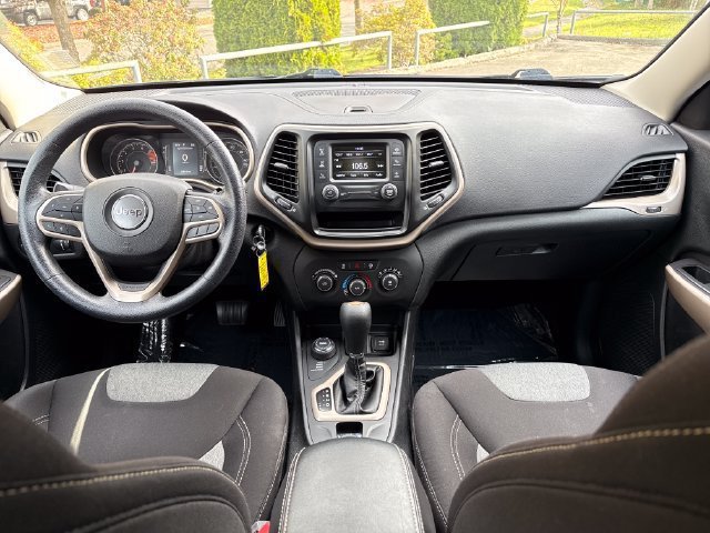 Used 2018 Jeep Cherokee Latitude AWD/4WD image 8