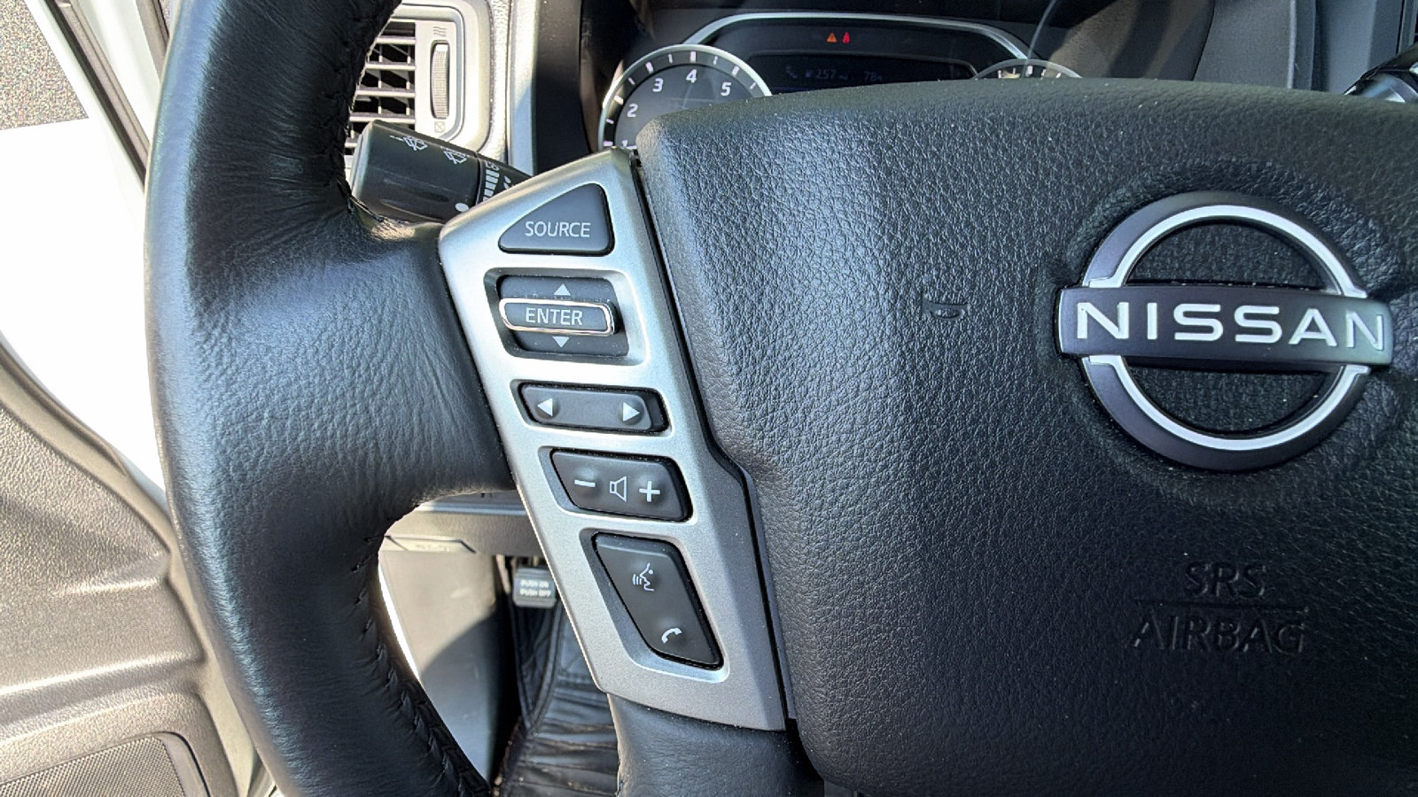Used 2024 Nissan Titan SV AWD/4WD image 27