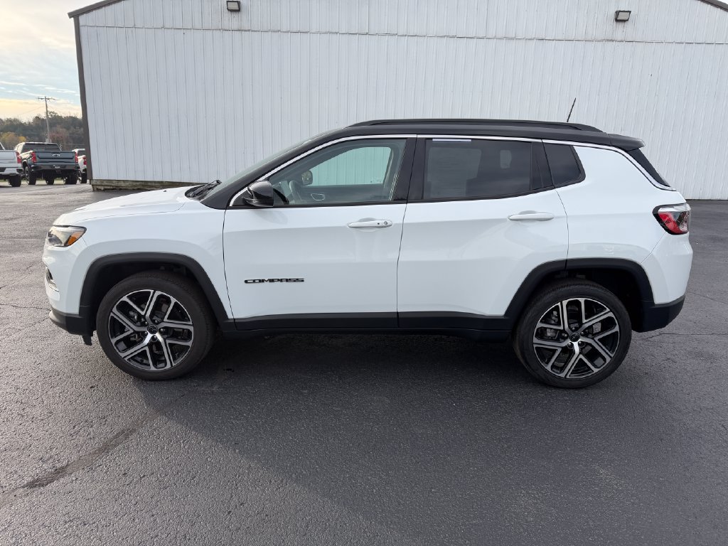 Used 2025 Jeep Compass Limited AWD/4WD image 8