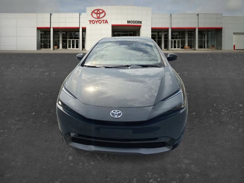 Used 2025 Toyota Prius XLE FWD image 2