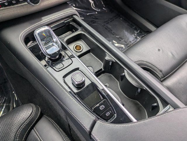 Certified 2025 Volvo XC90 T8 Ultra w/ Protection Package Premier AWD/4WD image 24
