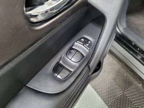 Used 2016 Nissan Rogue SV AWD/4WD image 27