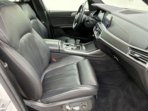 Used 2022 BMW X7 xDrive40i w/ M Sport Package AWD/4WD image 22