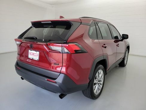 Used 2025 Toyota RAV4 XLE Premium FWD image 5
