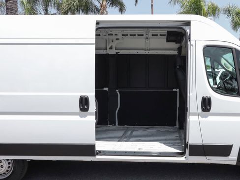 Used 2025 RAM ProMaster 2500 w/ Convenience Group FWD image 11
