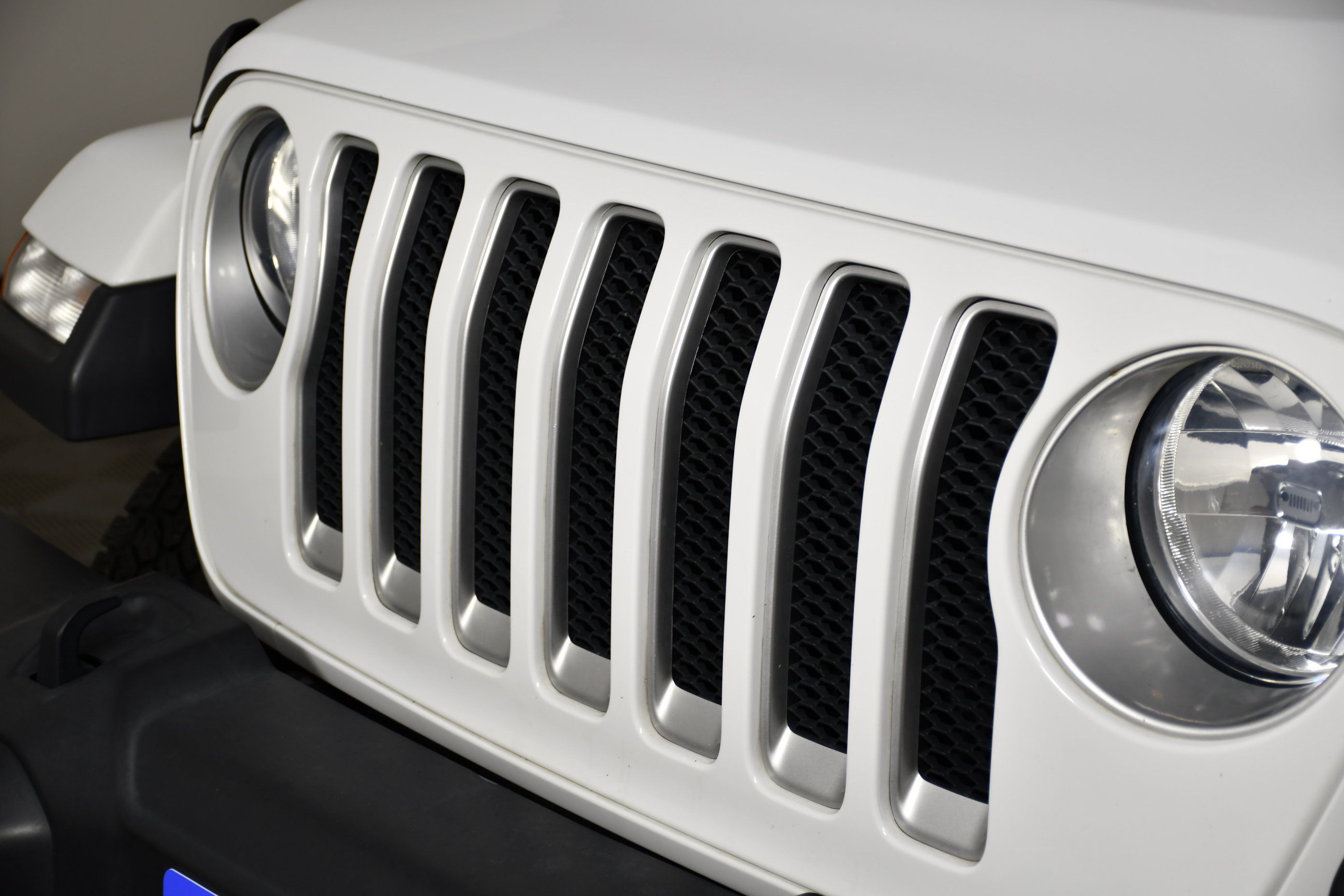 Used 2018 Jeep Wrangler Unlimited Sahara AWD/4WD image 11