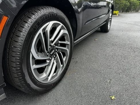 Certified 2025 Lincoln Navigator L Reserve AWD/4WD image 12