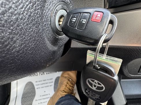 Used 2016 Toyota Tacoma SR5 w/ SR5 Appearance Package (SN) image 40