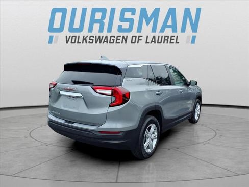 Used 2024 GMC Terrain SLE image 3