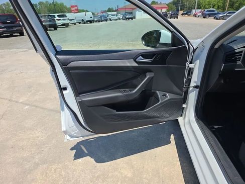 Used 2019 Volkswagen Jetta SE FWD image 34