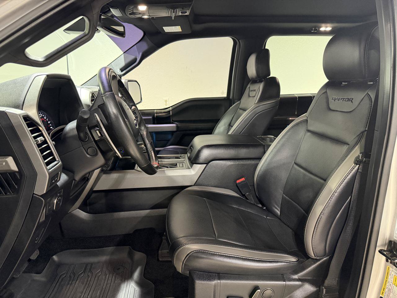 Used 2018 Ford F150 Raptor w/ Equipment Group 802A Luxury AWD/4WD image 9