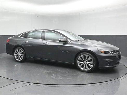Used 2018 Chevrolet Malibu Premier w/ Premier Sun and Wheel Package image 3