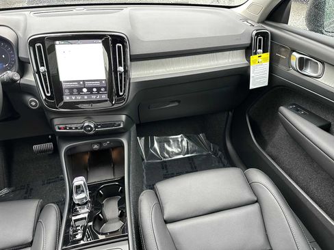 New 2026 Volvo XC40 B5 Ultra w/ Climate Package AWD/4WD image 18