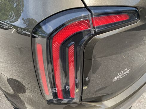 Certified 2025 Kia Telluride SX FWD image 32