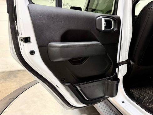 Used 2019 Jeep Wrangler Unlimited Sahara w/ Uconnect 4C Nav & Sound Group AWD/4WD image 15