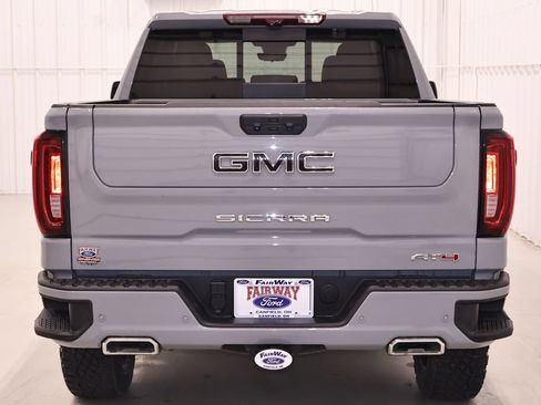 Used 2024 GMC Sierra 1500 AT4 w/ Technology Package AWD/4WD image 9
