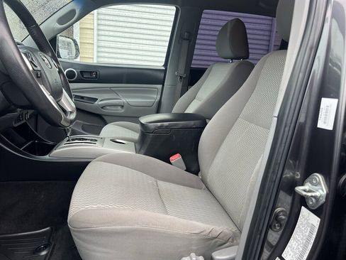 Used 2014 Toyota Tacoma PreRunner w/ SR5 Package image 9