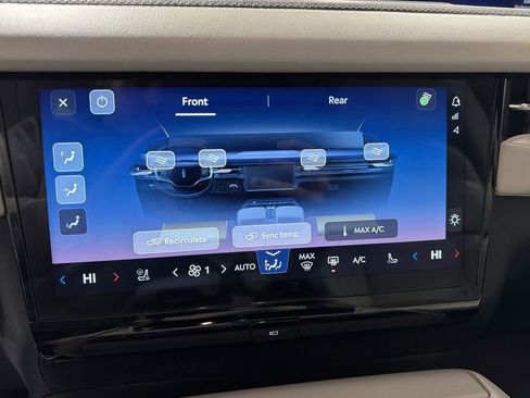 Certified 2025 Lincoln Navigator L Reserve image 17