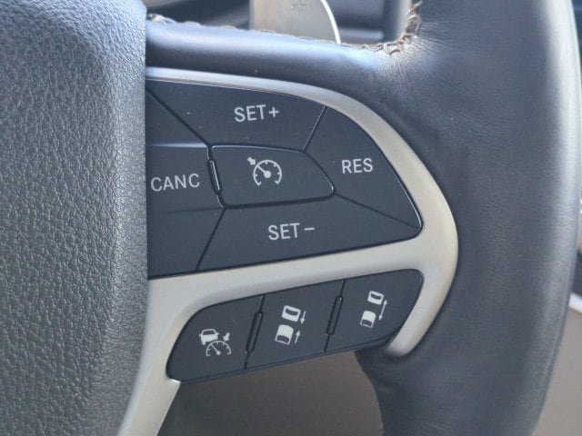 Used 2017 Jeep Grand Cherokee Overland w/ Jeep Active Safety Group AWD/4WD image 27