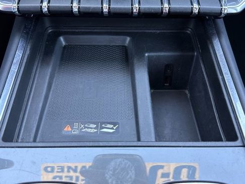 Used 2025 GMC Acadia Elevation image 23