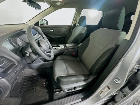 Used 2023 Nissan Rogue SV image 13