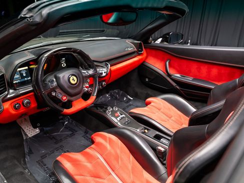 Used 2013 Ferrari 458 Spider image 52