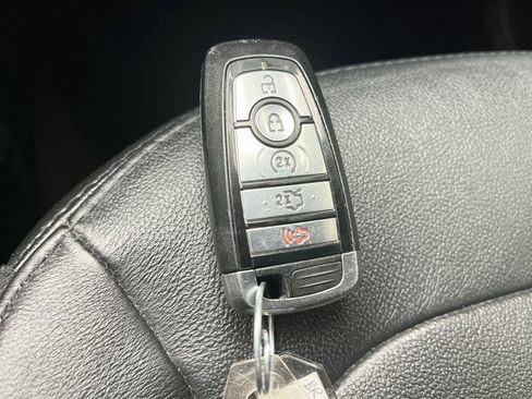 Used 2018 Ford Explorer XLT w/ Equipment Group 202A AWD/4WD image 36